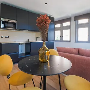 https://honor-suite-vue-saone.hotels-rhonealpes.com